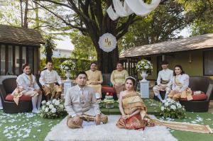 ชุดไทยเจ้าสาว ชุดไทยจักรพรรดิ์ เช่าที่แบมบี้ เวดดิ้ง ห้วยขวาง